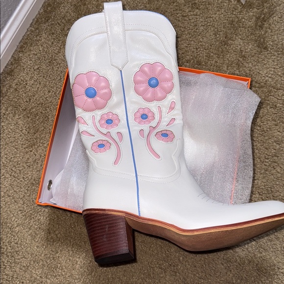 NWT-White and Pink Floral Heeled Boots - Picture 4 of 5